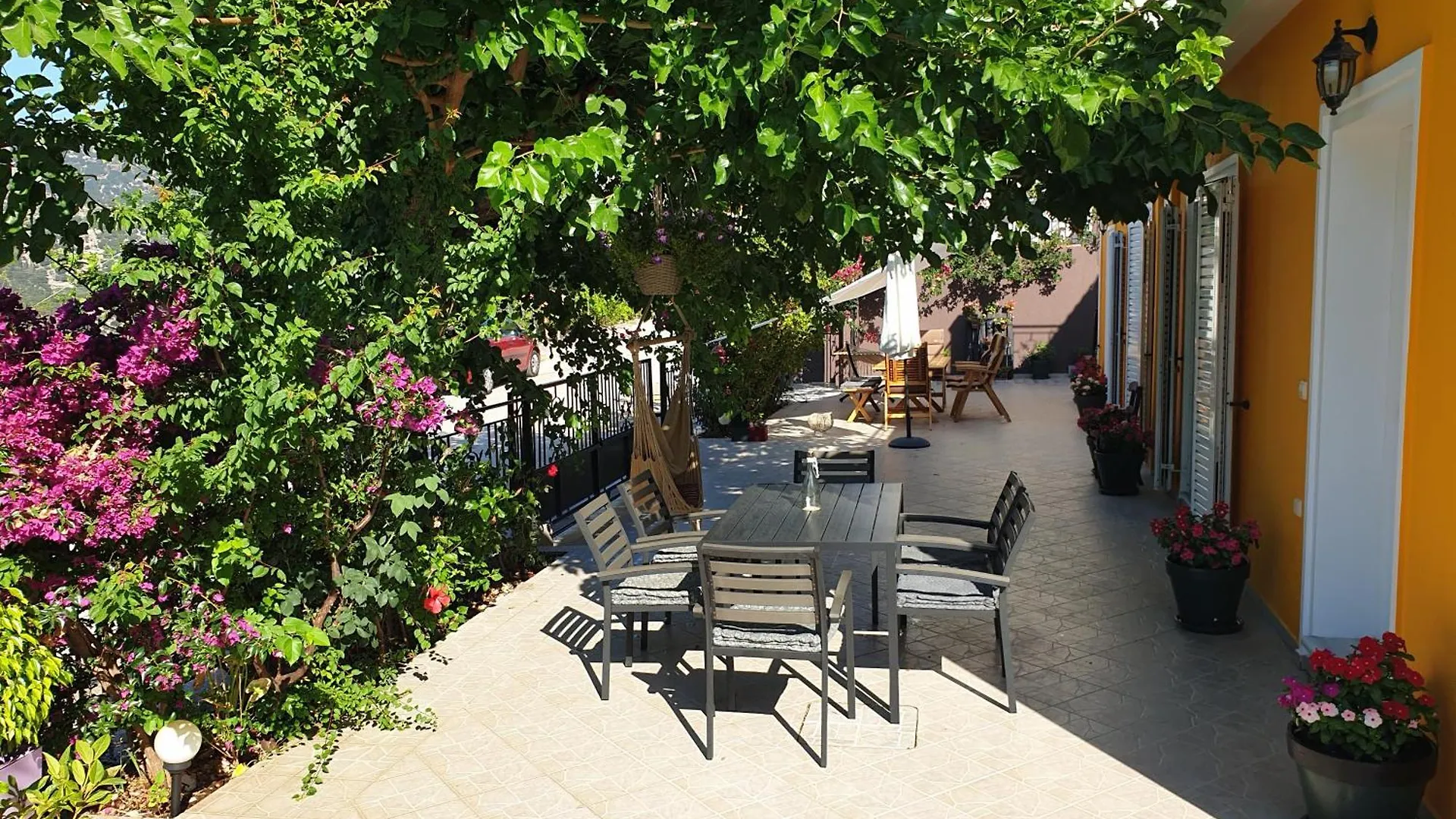 Theyellow House II Fully Equipped 2Br Apartment Andipata