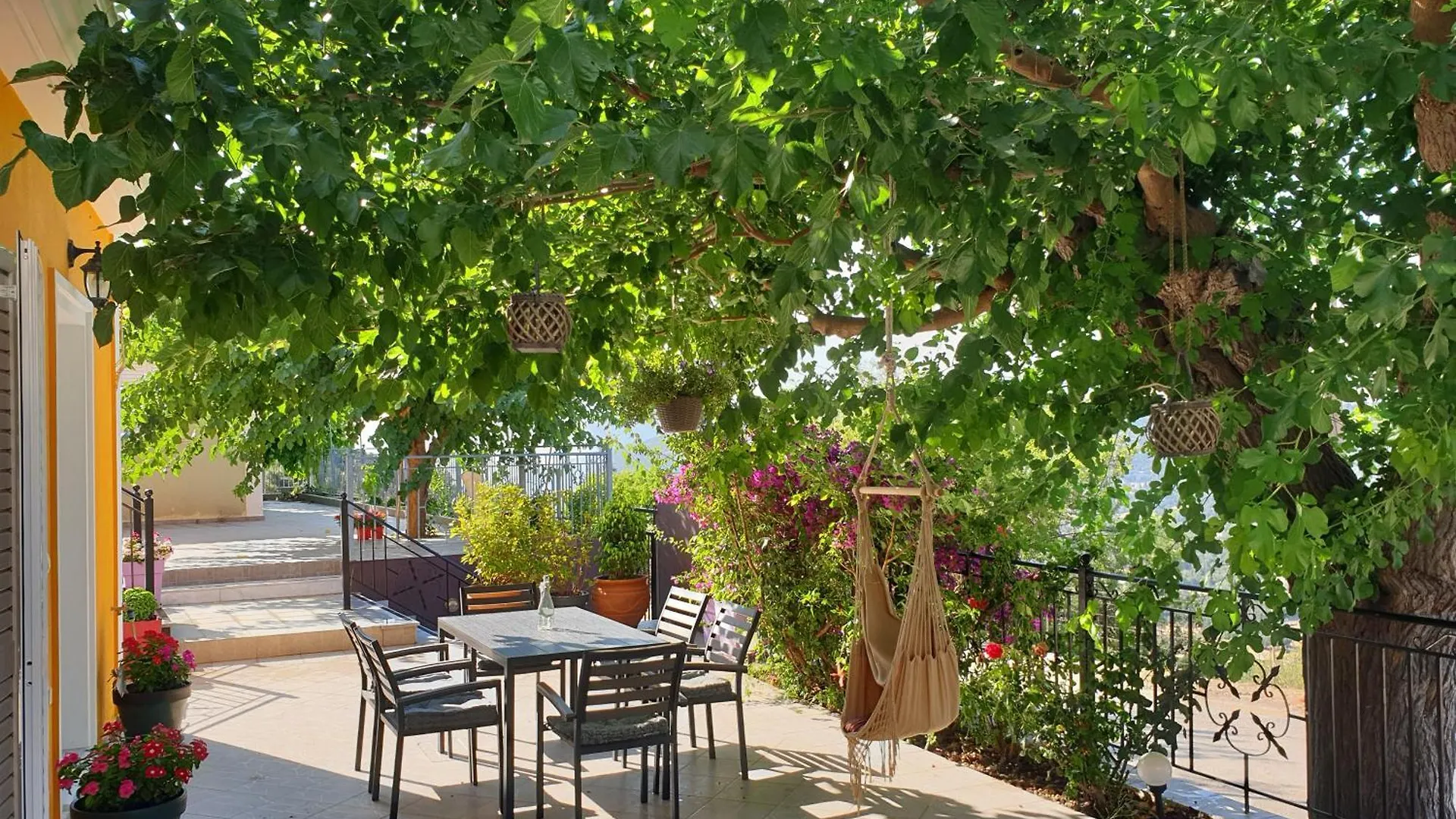 Theyellow House II Fully Equipped 2Br Apartment Andipata